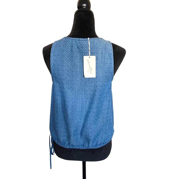 Universal Thread Chambray Printed Top Blue Women's S New - Picture 3 of 7